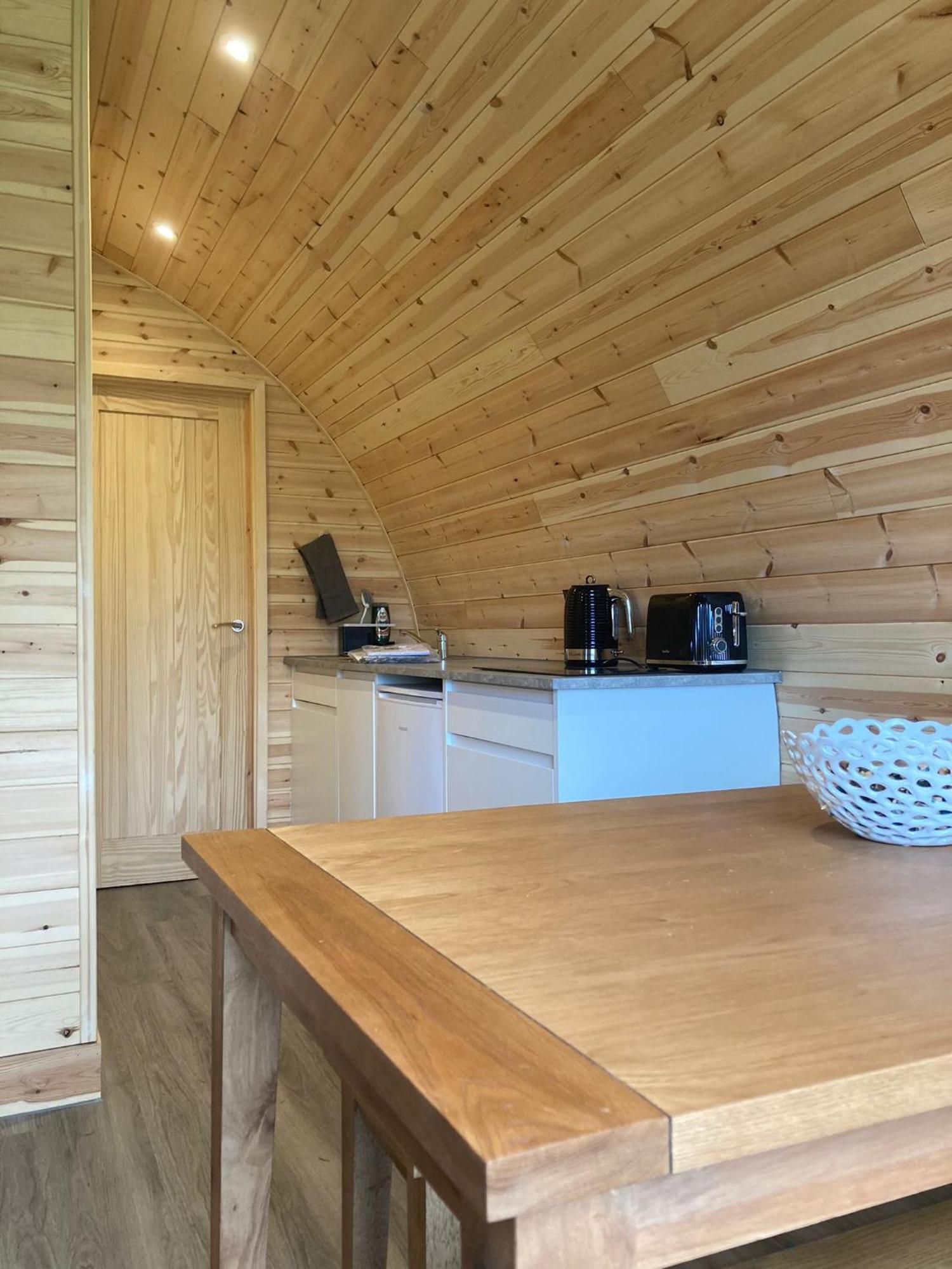 Cosy And Eco-Friendly Cabins Next To 16Th Century Pub Newmarket  Esterno foto